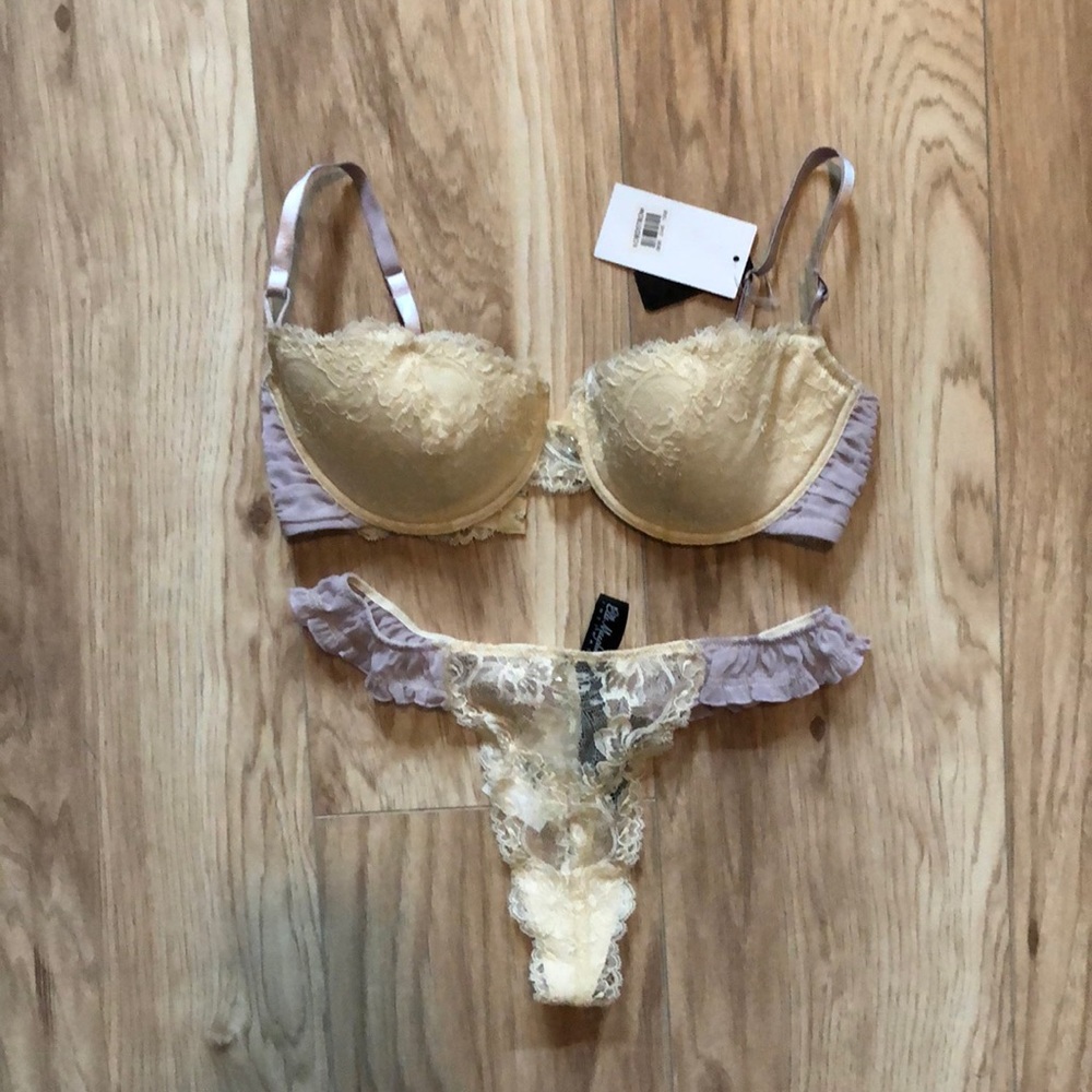 Elle Macpherson lingerie set